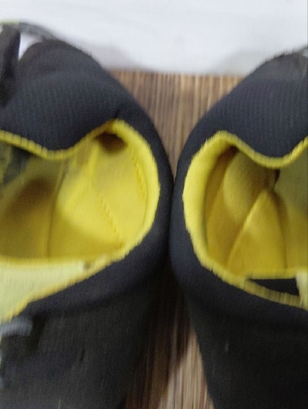 Vibram FiveFingers Black and Yellow Minimalist Toe Shoes Size 42/10-11 - Picture 5 of 8